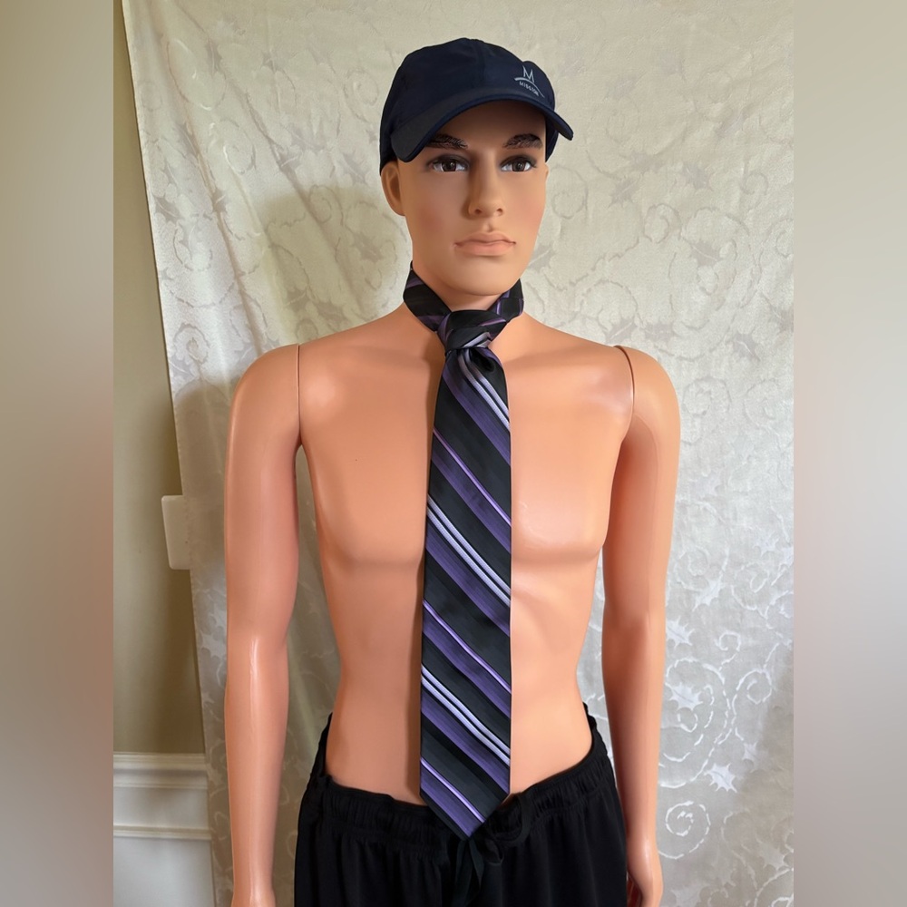 Haggar Est. 1926 100% Polyester Hand Made Purple Striped Tie (Good Condition)